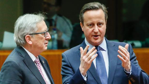 Cameron erläutert seine Wünsche, Kommissionspräsident Juncker schaut skeptisch