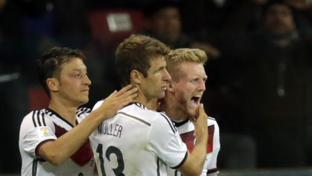 Torschützen: Mesut Özil (li.) und Andre Schürrle (re.).