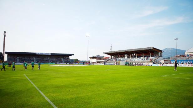 APA13785542-2 - 20072013 - GRÖDIG - ÖSTERREICH: ZU APA-TEXT SI - Die Untersbergarena vor Beginn der Tipp3-Bundesliga-Begegnung zwischen SV Scholz Grödig und SV Josko Ried am Samstag, 20. Juli 2013. in Grödig. APA-FOTO: DANIEL KRUG