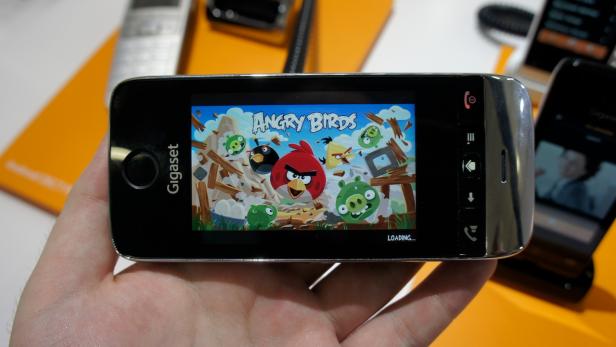 Mit dem Festnetz-Telefon Angry Birds spielen