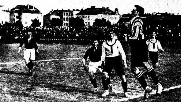 Abseits von Sarajevo wurde auch geschossen: Intensive Spielszene auf dem Wiener Sportclubplatz.