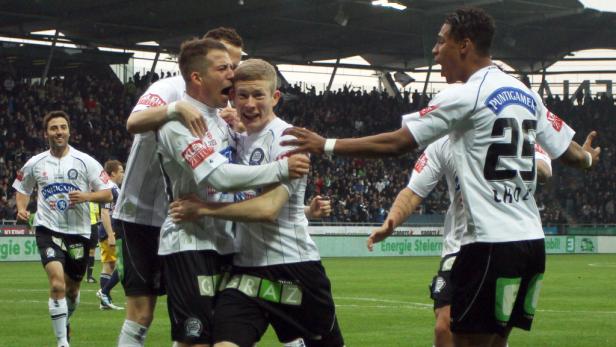 dapdFussball, tipp3-Bundesliga, Saison 2011/12, 30. Spieltag, Sturm Graz - Red Bull Salzburg, Samstag (14.04.2012), UPC Arena, Graz: Sturms Spieler jubeln nach dem Treffer zum 1:0.Foto: Markus Leodolter/dapd Sturm mit neuem Schwung zu Rapid