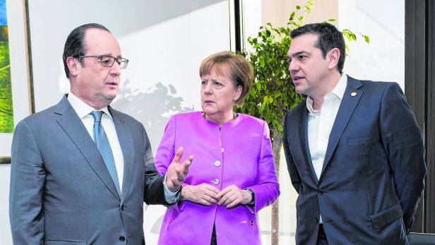 Griechen-Premier Tsipras (re.) führte sich als Rebell auf. Merkel und Hollande beruhigten