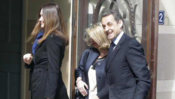 Gemeinsam mit seiner Frau, Carla Bruni-Sarkozy, ging Präsident Nicolas Sarkozy in Paris zur Wahl.