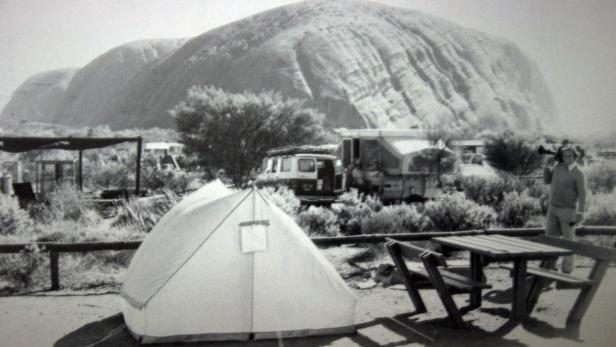 August 1980: Camping-Platz nahe des Ayers Rock, mit Lindy Chamberlains Zelt.