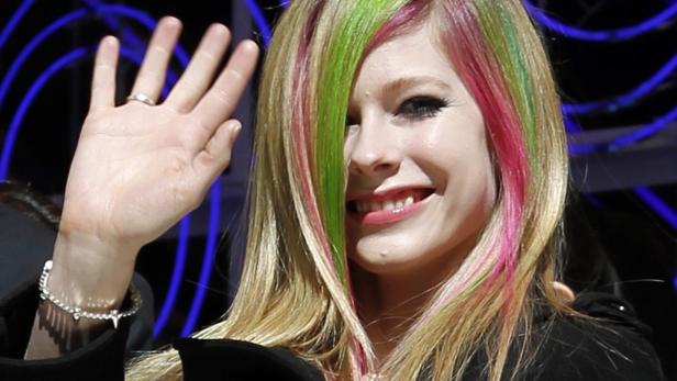 Nichts geht über einen Rocksänger, ist offenbar Avril Lavignes Motto in Sachen Liebe. Nachdem sie Deryck Whibley, Sänger von Sum 41, 2006 Hochzeit feierte, folgte 2010 die Scheidung. Mit dem Nickelback-Frontman Chad Kroeger startet sie einen neuen Versuchen, im Hafen der Ehe glücklich zu ankern.