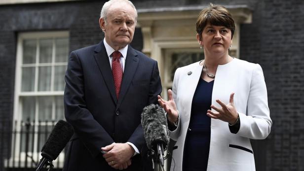 Nordirlands Regierungsduo Martin McGuiness und Arlene Foster ist zerbrochen