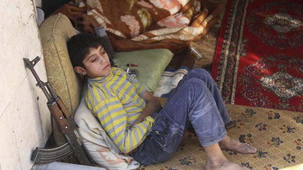Ein Bub als Krieger: Fast alle syrischen Kriegsgruppen rekrutieren – meist mit Gewalt – Kinder und Jugendliche für die Kämpfe, auch für Selbstmordattentate