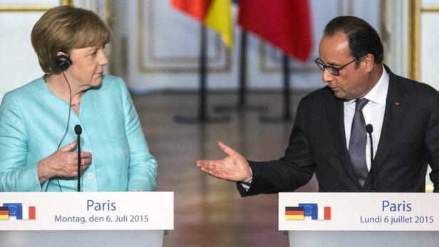 Francois Hollande (r.) und Angela Merkel im Elysee-Palast in Paris.