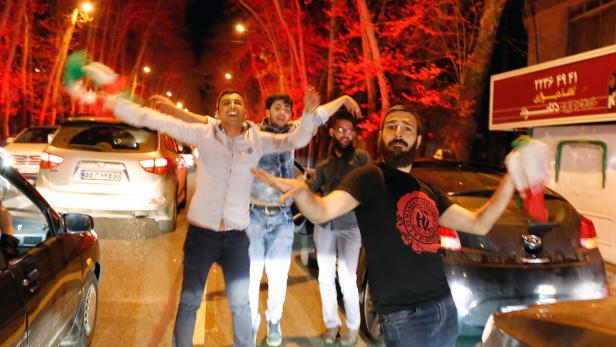 Jubelfeiern in Teheran: &quot;Rohani, Zarif, wir danken Euch&quot;
