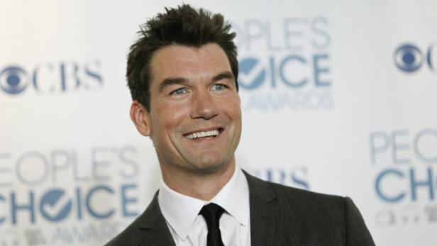 Jerry O'Connell lächelt auf dem roten Teppich der People's Choice Awards.