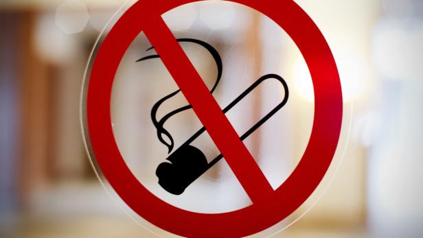Geht es nach der Regierung, wird das Zeichen für „Rauchen verboten“ in der Gastronomie bereits heuer obsolet werden