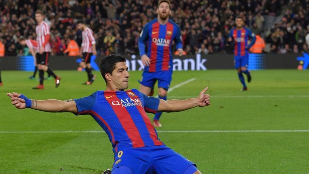 Luis Suárez feiert ein Tor für den FC Barcelona.