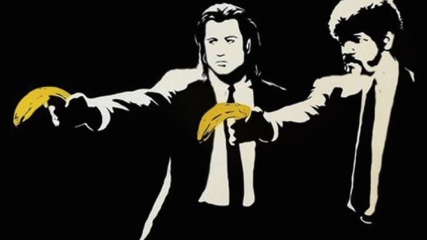 Eine stilisierte Darstellung von John Travolta und Samuel L. Jackson aus „Pulp Fiction“ mit Bananen als Waffen.
