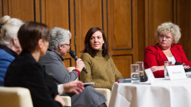 Frauen aus der Forschung diskutierten historische Frauenkarrieren.