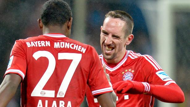 David Alaba und Franck Ribéry vom FC Bayern München jubeln.