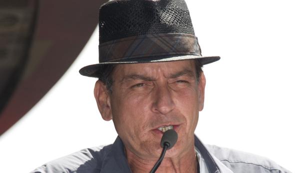 US-Schauspieler Charlie Sheen hat seine Krankheit beim Namen genannt