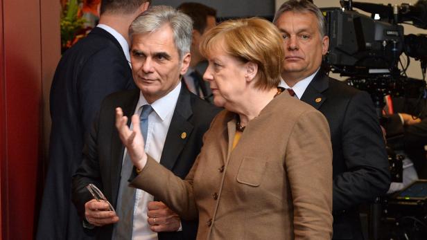 Bundeskanzler Werner Faymann im Gespräch mit Bundeskanzlerin Angela Merkel