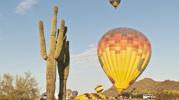 In Scottsdale kann man mit einem Heißluftballon fleigen.