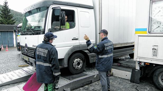 Der Prüfzug des Landes Niederösterreich wird für die Kontrollen gerufen.