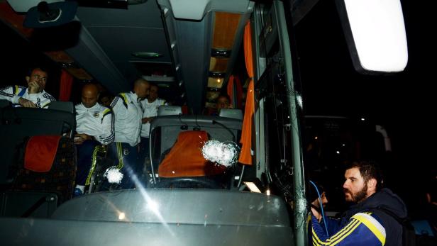 Der Skandal von Trabzon: Auf den Mannschaftsbus von Fenerbahce Istanbul wurde am Karsamstag in der nordtürkischen Stadt geschossen.