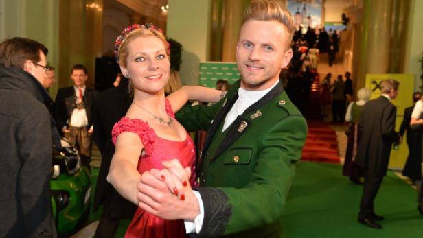 Auf dem Steirerball war Weltoffenheit angesagt: Nicht nur Profitänzer und Steirer Willi Gabalier tanzte in der Hofburg mit Ehefrau Christina.