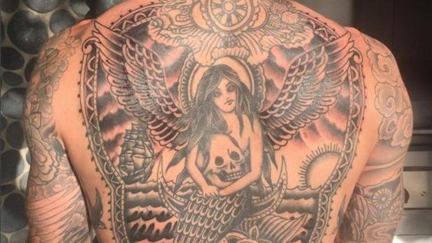 Adam Levine zeigt sein neues Rücken-Tattoo.