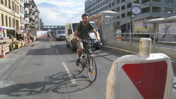 Ewige Baustelle für Radfahrer: Erik Pauer muss auf der Brünner Straße viel riskieren