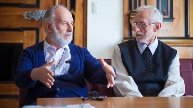 Pater Josef Hehenberger und Pater Meinrad Schröger sind derzeit auf dreimonatigem Heimaturlaub im Stift Schlierbach .