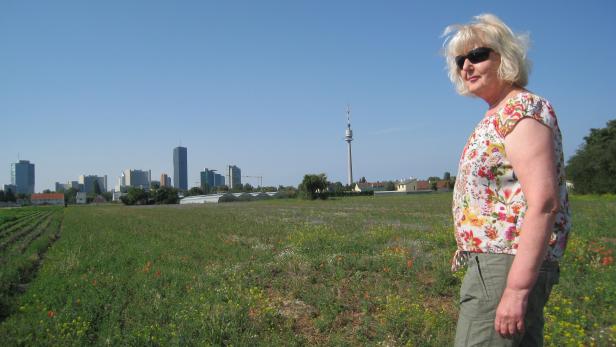 Schützenswert: Die Biologin Evelyn Weber fordert, dass das Donaufeld nicht zubetoniert wird