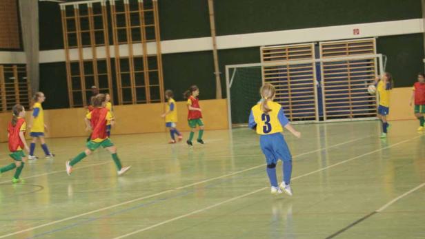 FC Altera Porta 2 (rot/grün) gegen USC Landhaus (gelb/blau)