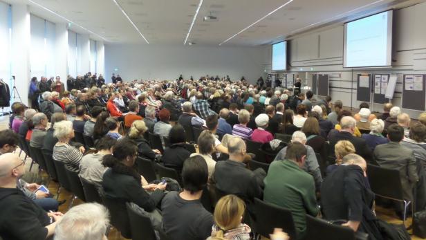 Mehr als 600 Leute kamen zur Bürgerversammlung.