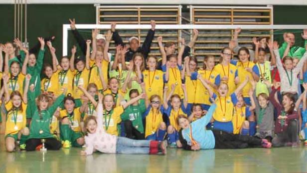 &quot;Breitwand&quot;-Bild: Alle Teilnehmerinnen des U10-Turniers
