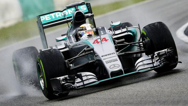 Nach dem Auftaktsieg in Australien musste sich Lewis Hamilton in Malaysia Sebastian Vettel geschlagen geben.
