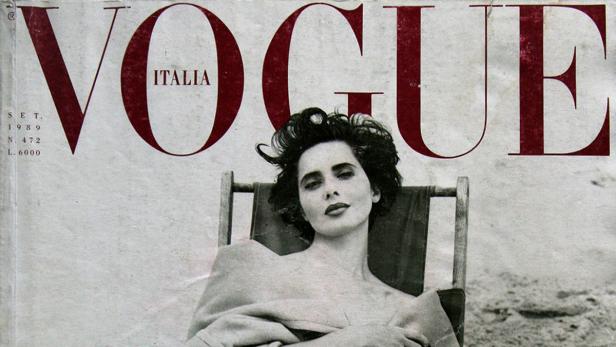 Das Cover der Vogue Italia von September 1989 zeigt ein Porträt einer Frau auf einem Strandstuhl.