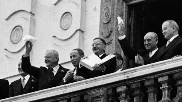 "Glaubt an dieses Österreich!" Der Weg in die Freiheit". "Österreich ist frei". So lauten die berühmten Worte des damaligen Außenministers Leopold Figl, die er nach der Unterzeichnung des Staatsvertrages am 15. Mai 1955 vom Balkon des Schloß Belvedere in Wien, verkündete.