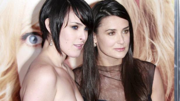 Rumer Willis wollte sich operieren lassen, weil sie so sehr gehänselt wurde. Die 26-jährige Tochter von Demi Moore und Bruce Willis hat zugegeben, dass sie es als prominentes Kind nicht einfach hatte.