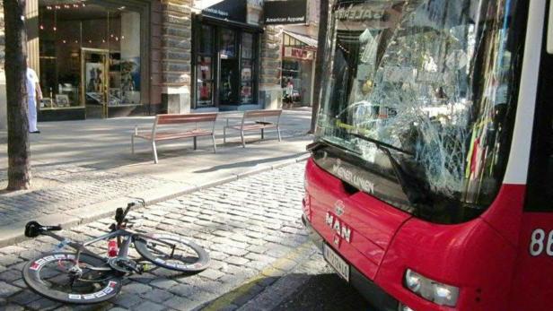 Spuren eines Zusammenstoßes auf der Mariahilfer Straße.