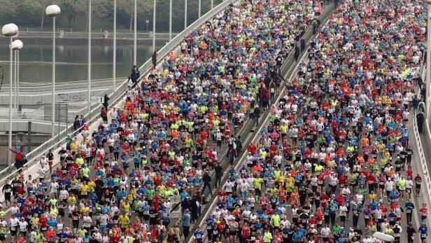 Der Vienna City Marathon wird am Sonntag wieder Teile des Verkehrs lahmlegen. REUTERS/Heinz-Peter Bader (AUSTRIA - Tags: SPORT ATHLETICS)