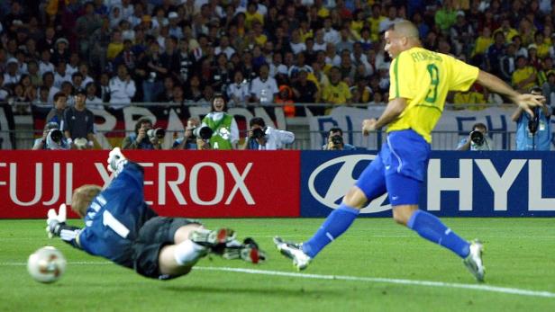 WM 2002: Keeper Kahn patzt, Ronaldo staubt ab.