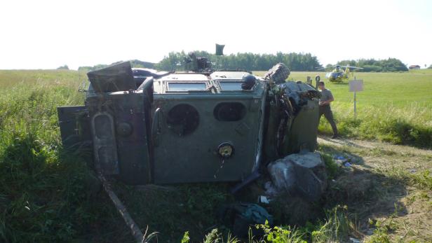 Das umgestürzte Heeresfahrzeug in Allentsteig.