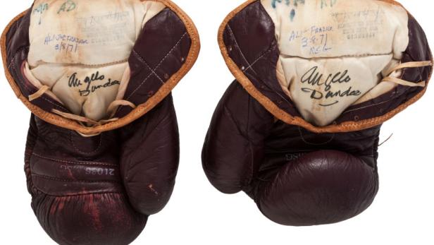 Boxhandschuhe von Muhammad Ali werden versteigert