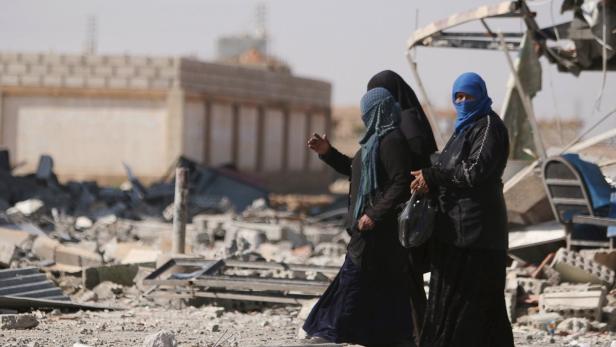 Frauen im verwüsteten al-Shadadi.