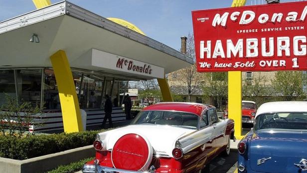 Originaler McDonald’s in DesPlaines, gegründet 1955 von Ray Kroc (Bild unten mit Ehefrau Joan)