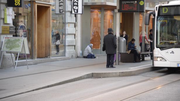 Die Debatte um Bettler in Innsbruck nimmt kein Ende.