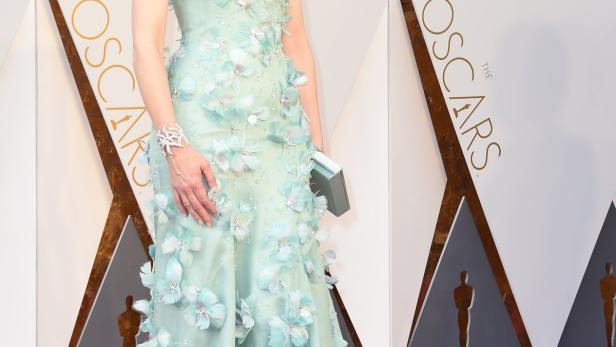 Cate Blanchett in Armani Privé mit Tiffany-Schmuck und einer Clutch von Roger Vivier