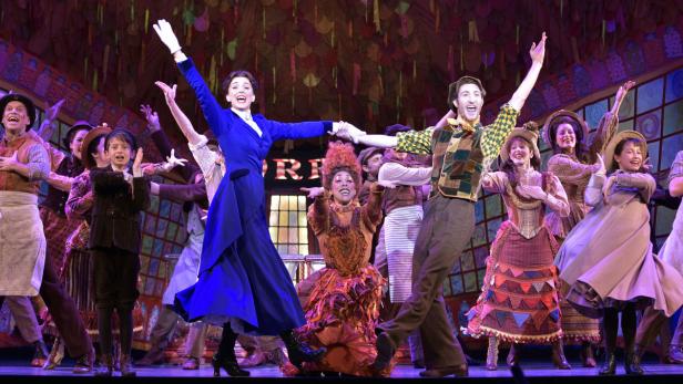 Mary Poppins kann fliegen, das Disney-Musical hebt auch in Wien ab: Der enorme Erfolg (Auslastung 97,1 Prozent) sorgt für volle Kassen bei den Vereinigten Bühnen Wien