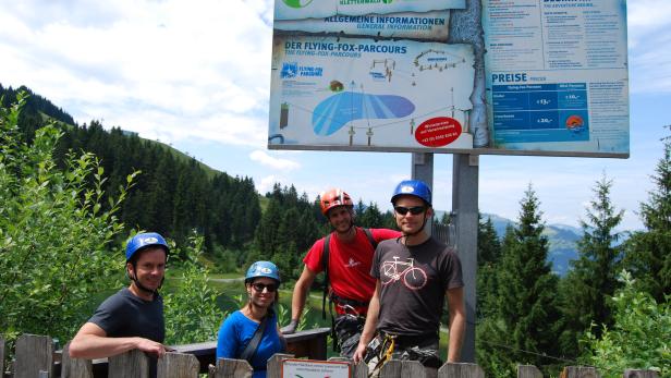 Wer von St. Johann in Tirol mit der Gondelbahn bis zur Mittelstation Harschbichl hinauffährt, entdeckt - nahe des Bergsees angelegt - den größten Abenteuerpark der Kitzbüheler Alpen.