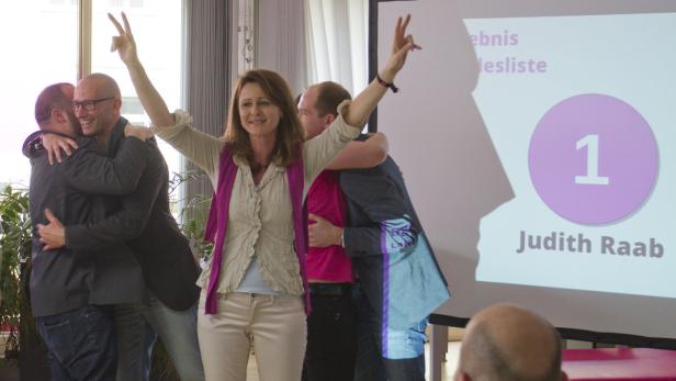Jubel, Trubel, Heiterkeit in der Neosphäre in Linz: Landeschefin Judtih Raab wurde zur Spitzenkandidatin für die Landtagswahl gekürt und ließ sich feiern