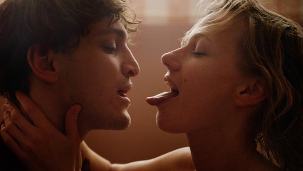 Ungleiches Liebespaar in einem ungewöhnlichen deutschen Film: Franz Rogowski und Lana Cooper brillieren  in einem Film ohne Fördergeld